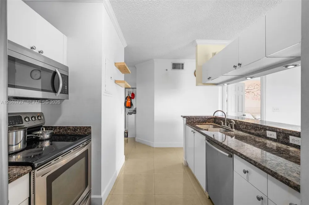 17150 Bay Rd #2516 Sunny Isles Beach, FL 33160
