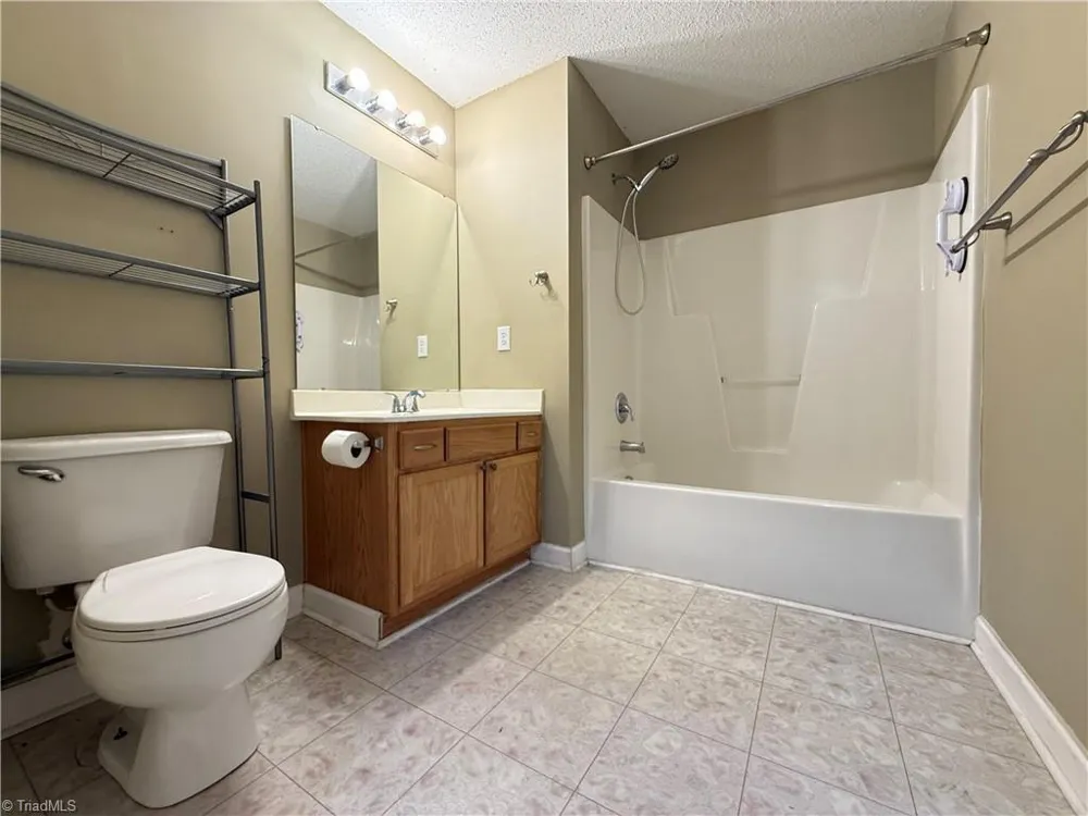 1860 Crest Hollow Drive #203 Winston-Salem, NC 27127