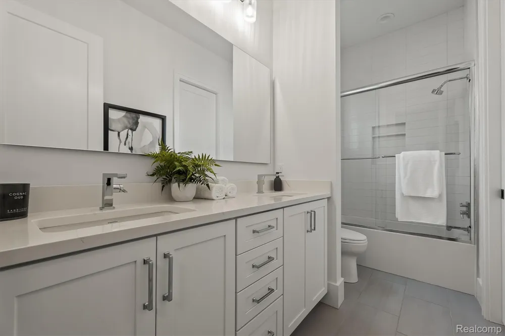 4182 Prescott Park Circle West Bloomfield Charter Township, MI 48323