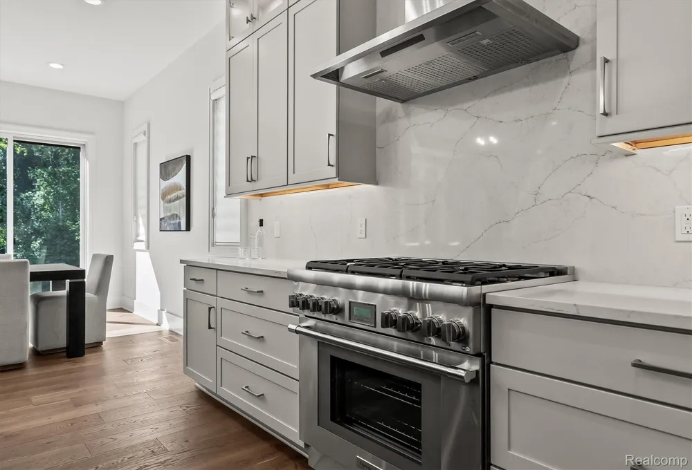 4182 Prescott Park Circle West Bloomfield Charter Township, MI 48323