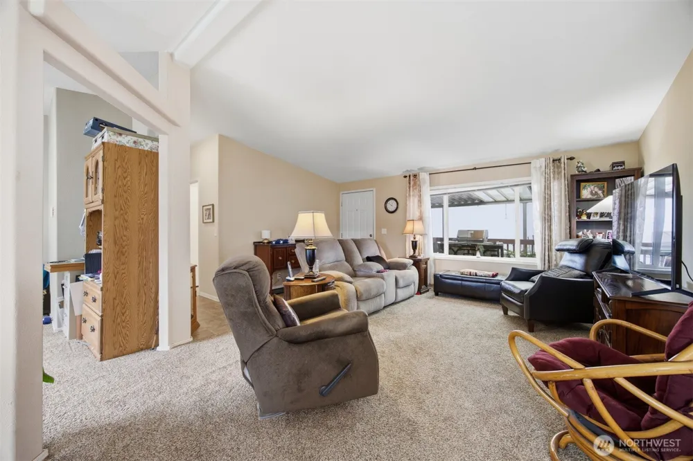 380 E Pole Road #6 Lynden, WA 98264