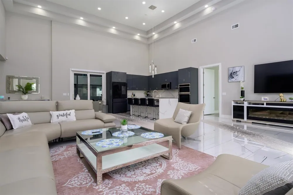 6396 18TH STREET St Petersburg, FL 33702
