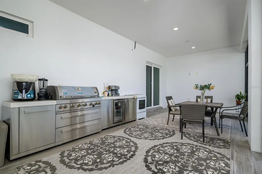 6396 18TH STREET St Petersburg, FL 33702