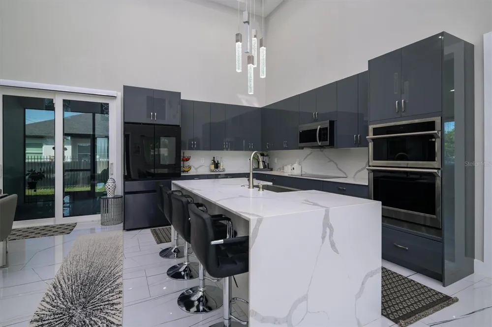 6396 18TH STREET St Petersburg, FL 33702