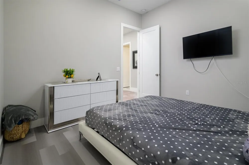 6396 18TH STREET St Petersburg, FL 33702