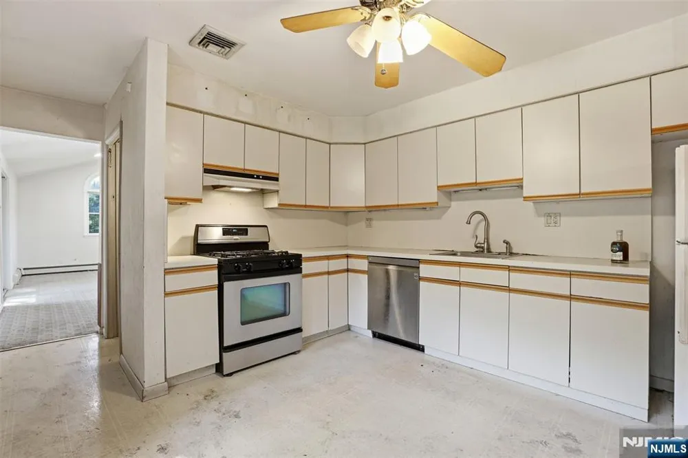 165 Glenn Avenue Norwood, NJ 07648