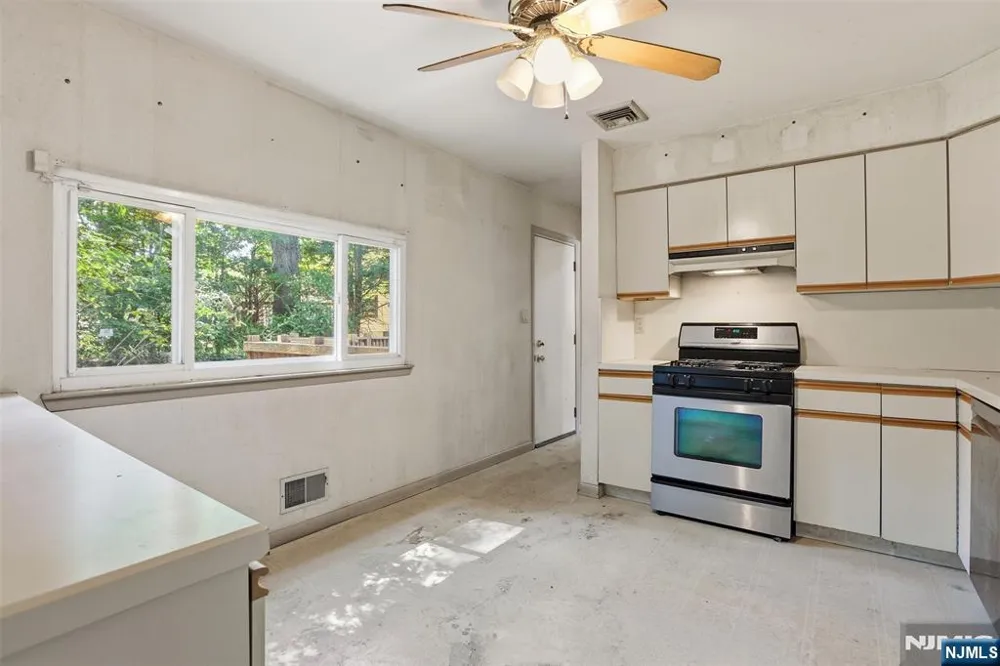 165 Glenn Avenue Norwood, NJ 07648