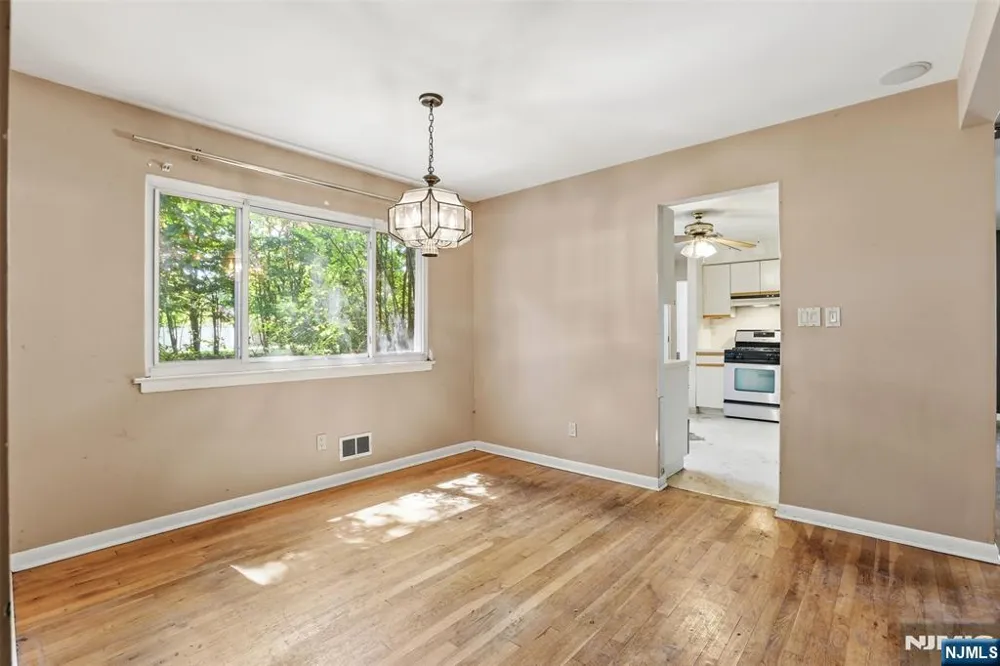 165 Glenn Avenue Norwood, NJ 07648