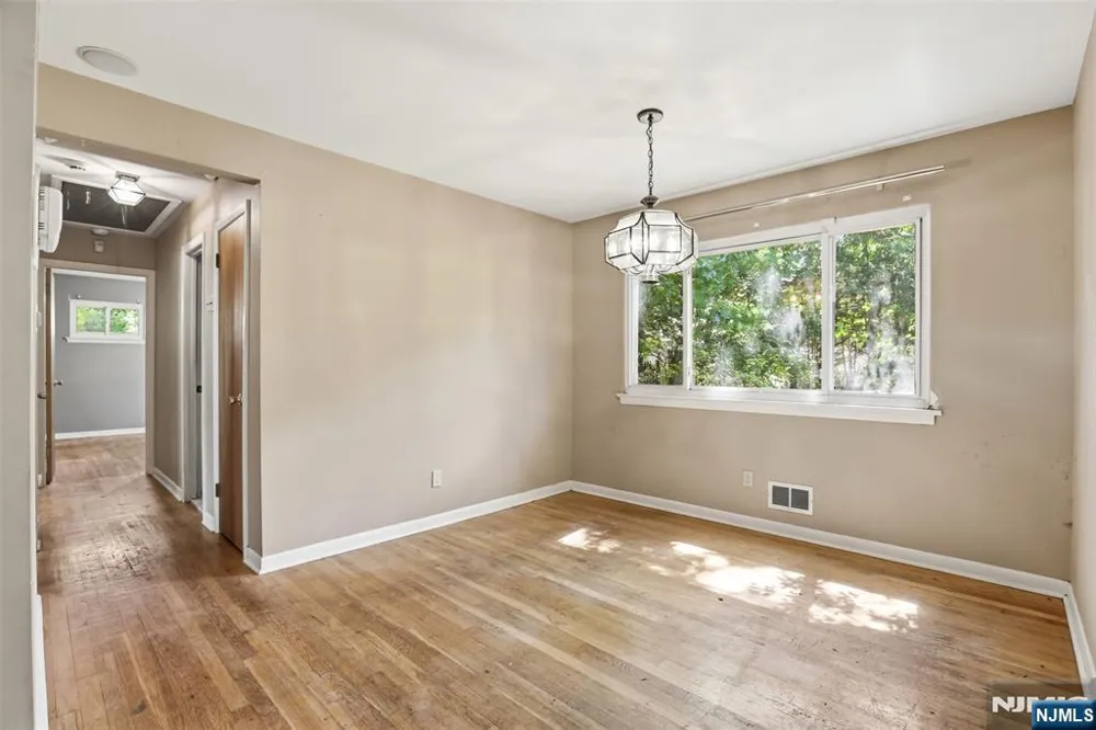 165 Glenn Avenue Norwood, NJ 07648