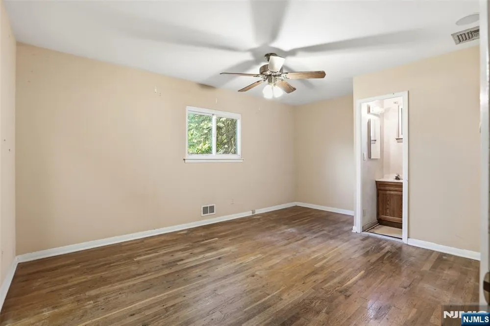 165 Glenn Avenue Norwood, NJ 07648