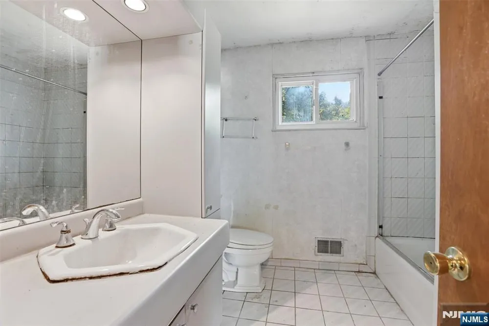165 Glenn Avenue Norwood, NJ 07648