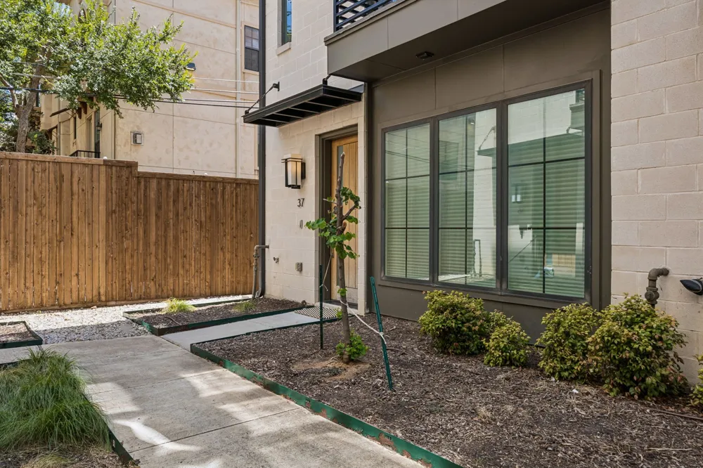 3200 Ross Avenue #37 Dallas, TX 75204