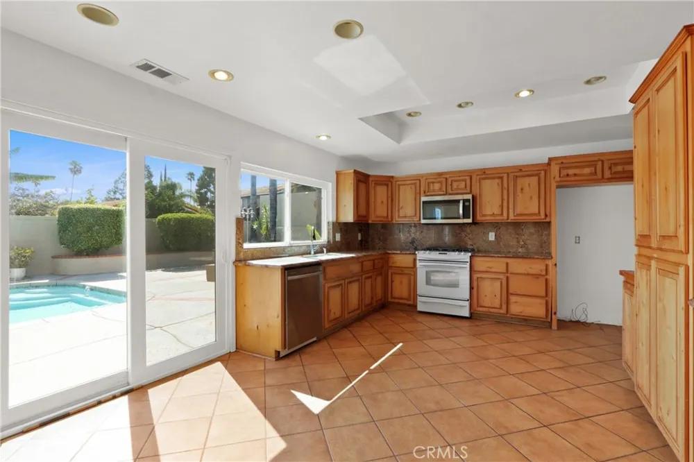 2117 W Ontario Corona, CA 92882