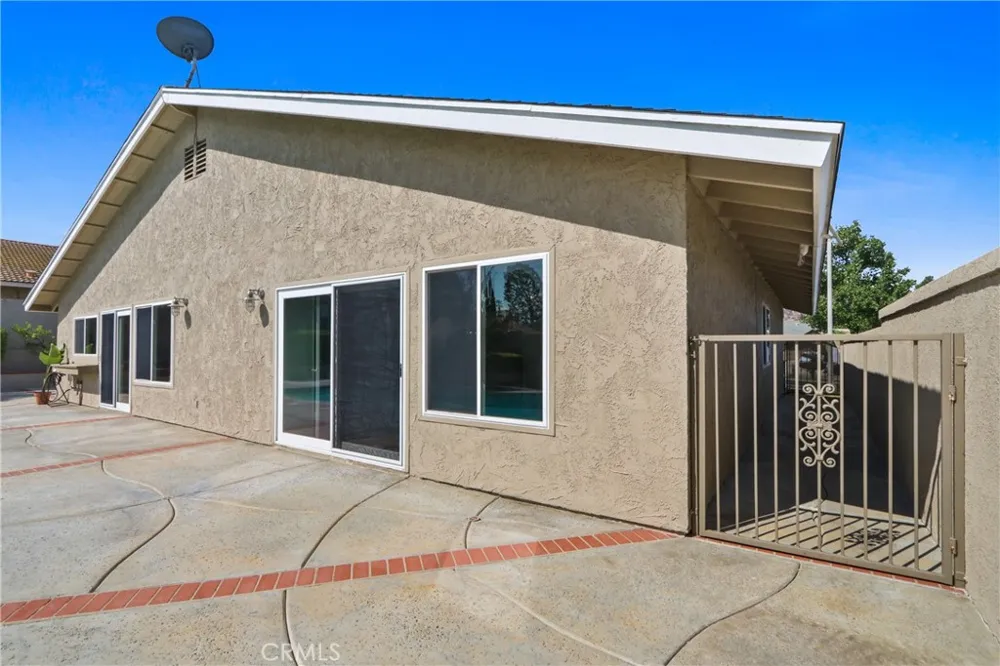 2117 W Ontario Corona, CA 92882