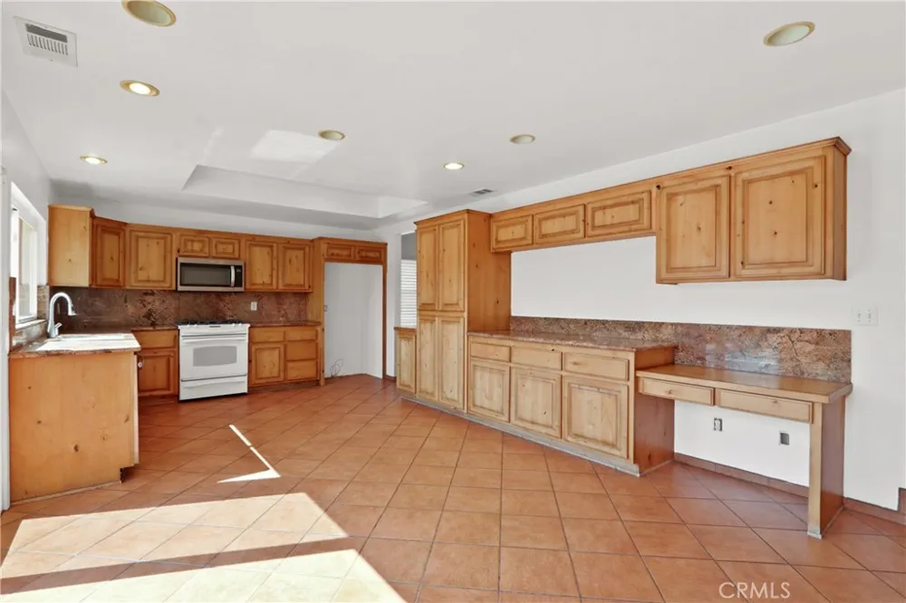 2117 W Ontario Corona, CA 92882