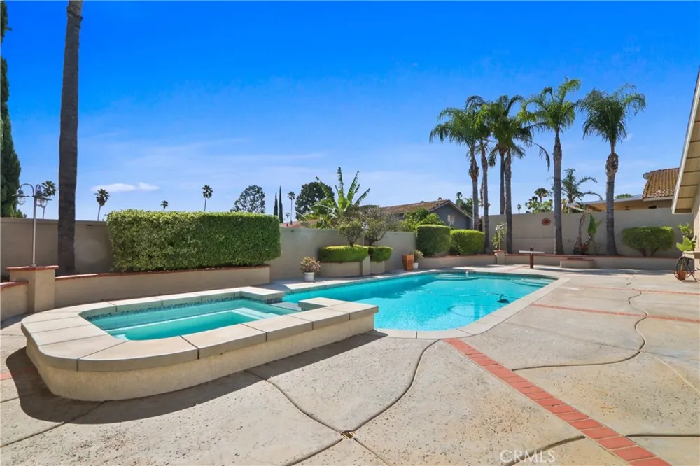 2117 W Ontario Corona, CA 92882
