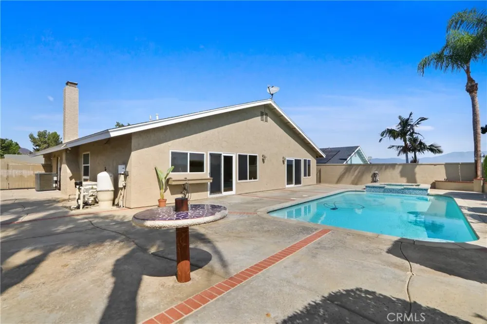 2117 W Ontario Corona, CA 92882
