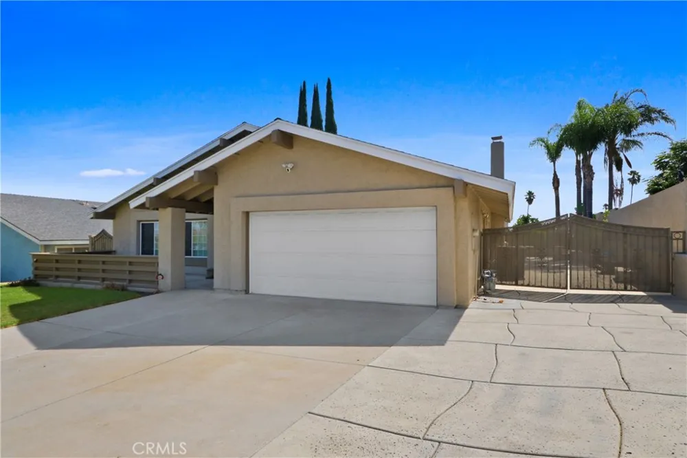 2117 W Ontario Corona, CA 92882