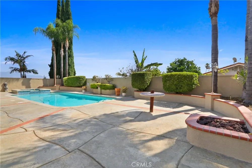 2117 W Ontario Corona, CA 92882