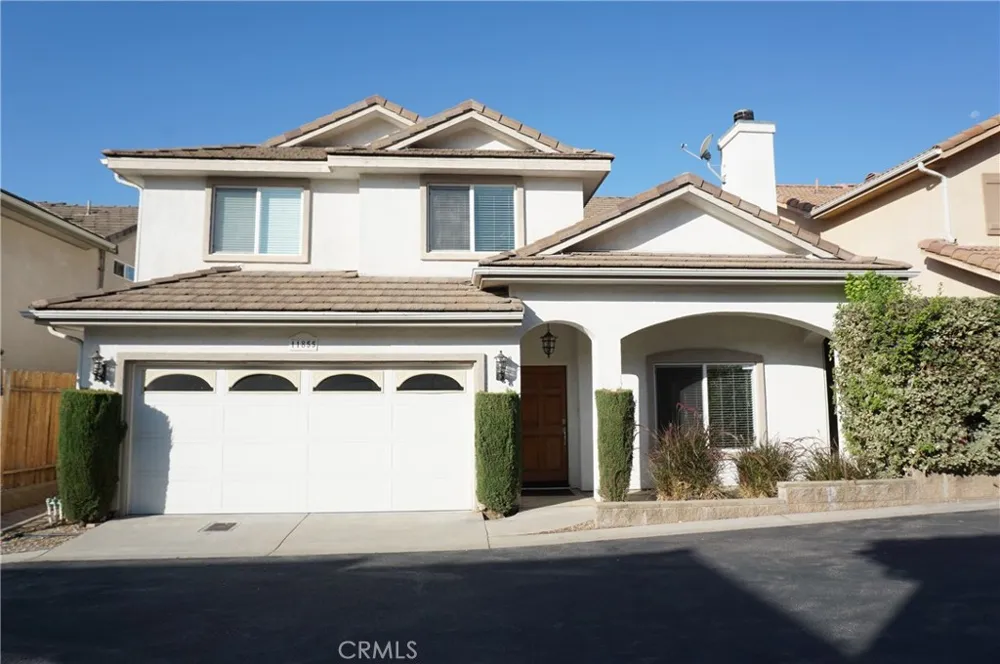 11855 Birch Grove Sylmar, CA 91342