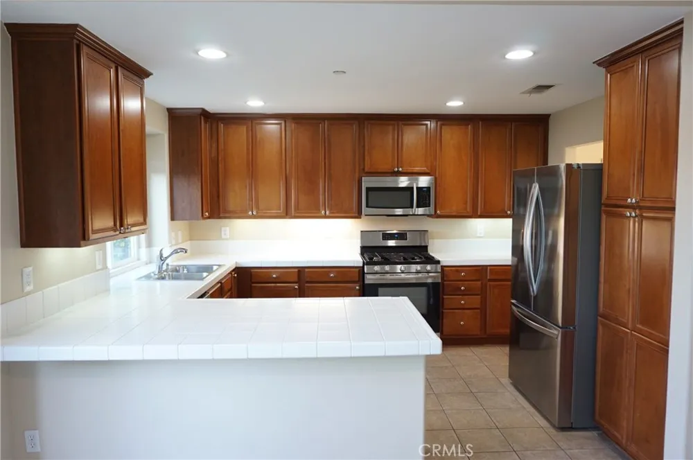 11855 Birch Grove Sylmar, CA 91342