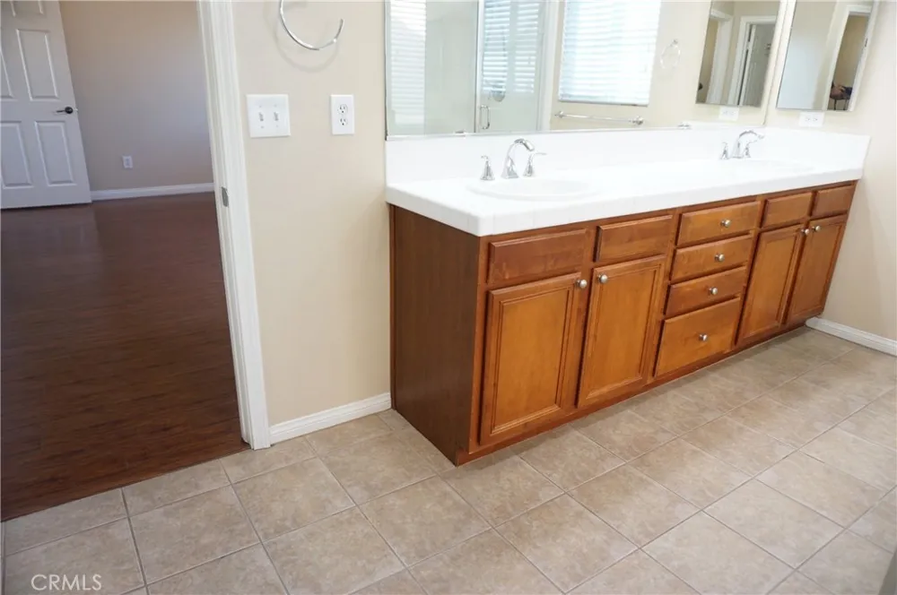 11855 Birch Grove Sylmar, CA 91342