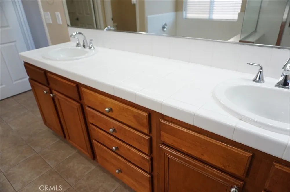 11855 Birch Grove Sylmar, CA 91342