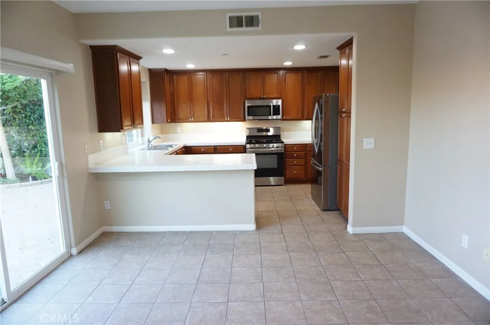 11855 Birch Grove Sylmar, CA 91342