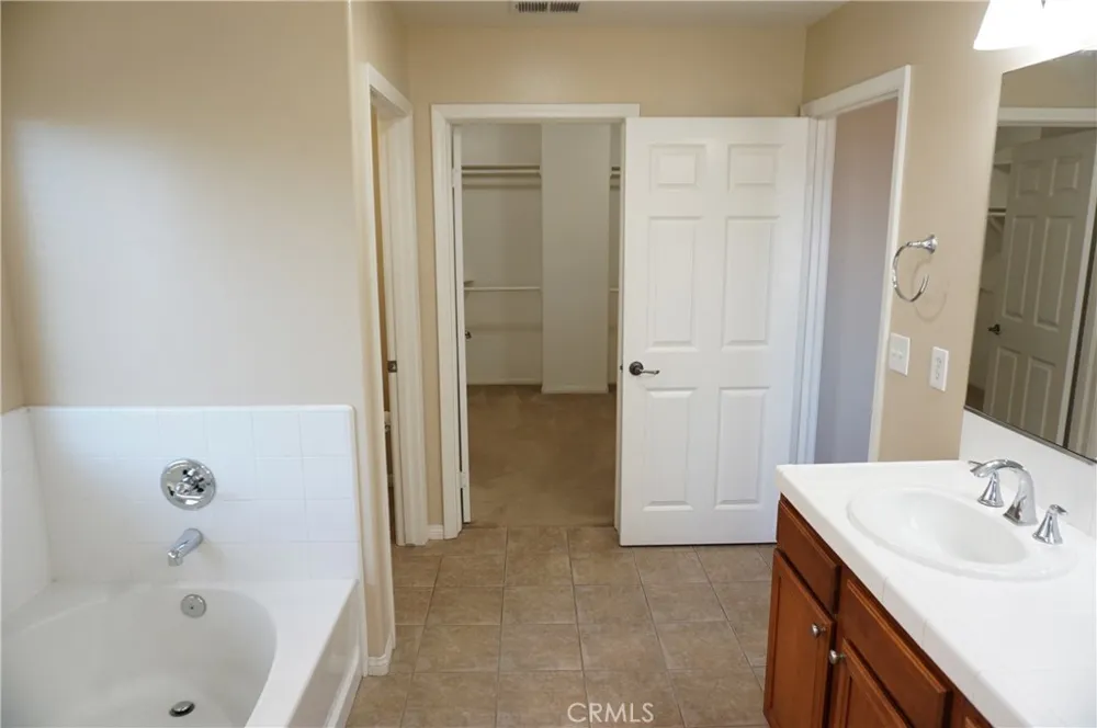 11855 Birch Grove Sylmar, CA 91342