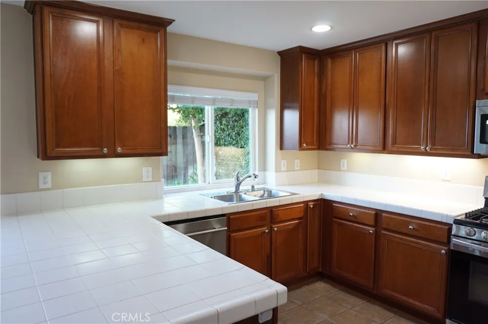 11855 Birch Grove Sylmar, CA 91342