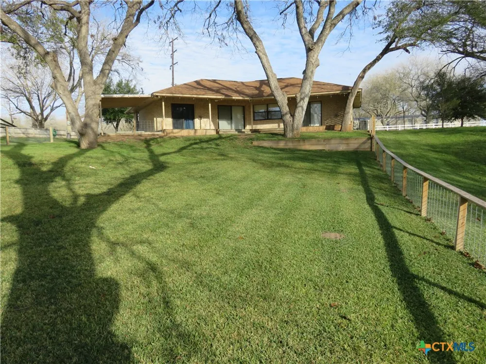 900 Boenig Street Seguin, TX 78155