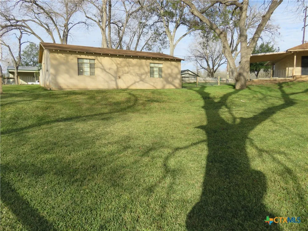 900 Boenig Street Seguin, TX 78155