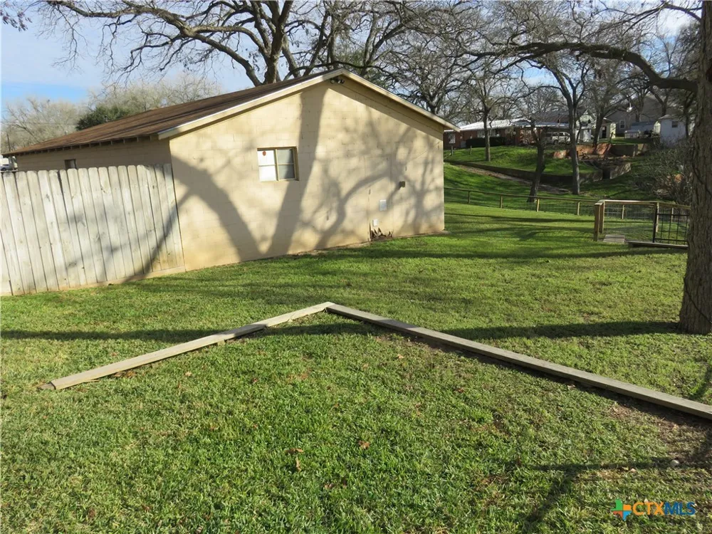 900 Boenig Street Seguin, TX 78155