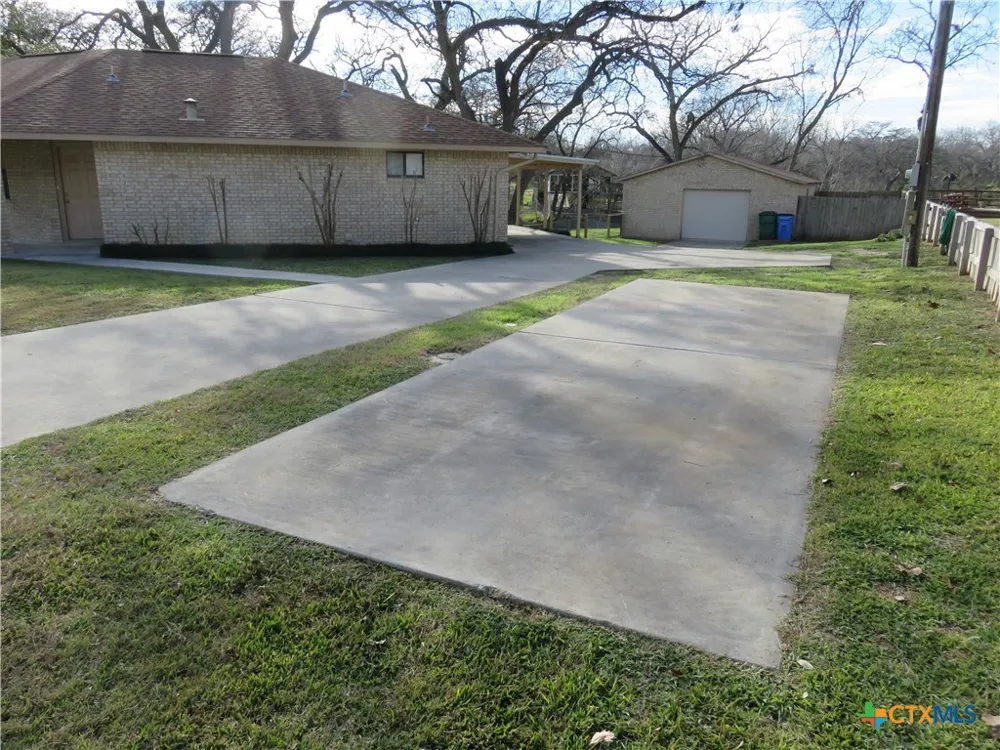 900 Boenig Street Seguin, TX 78155