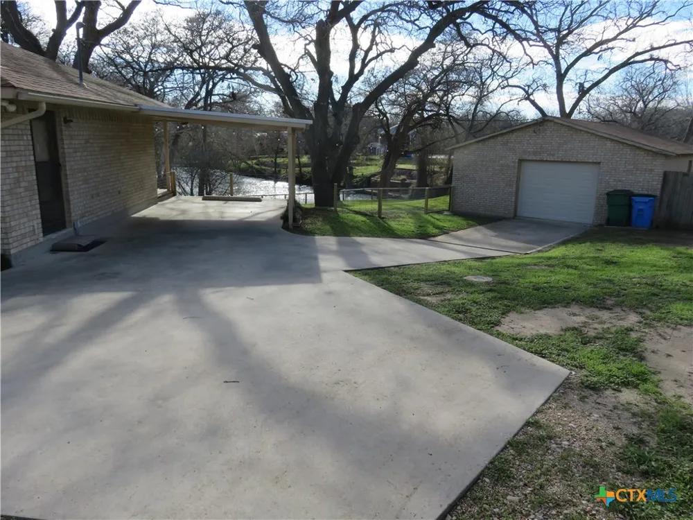 900 Boenig Street Seguin, TX 78155