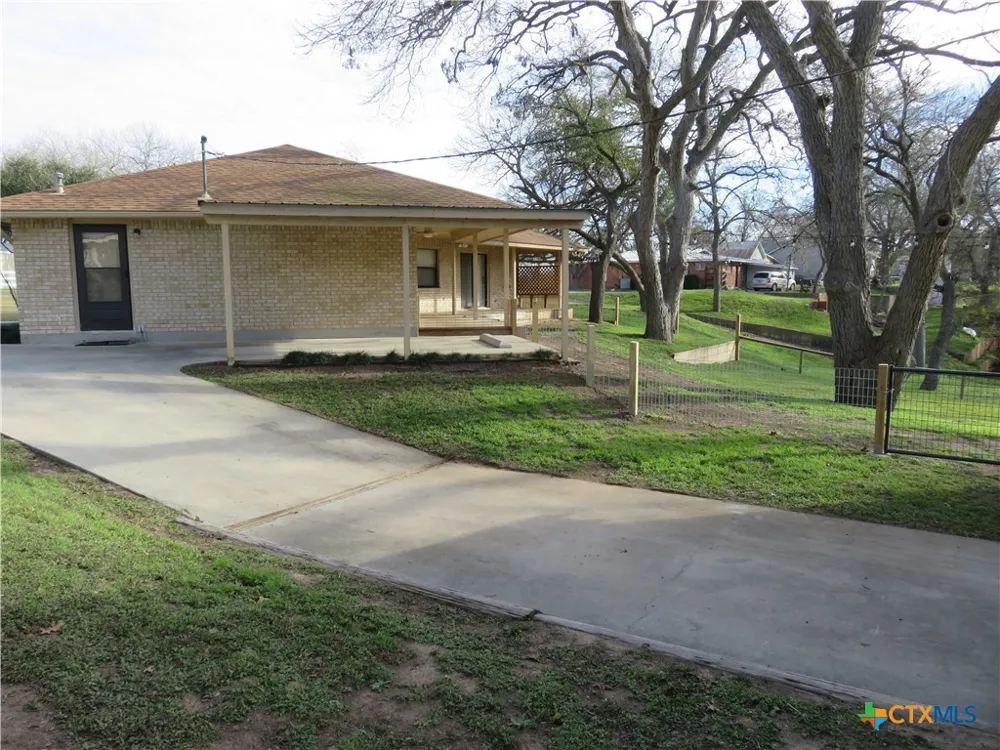 900 Boenig Street Seguin, TX 78155