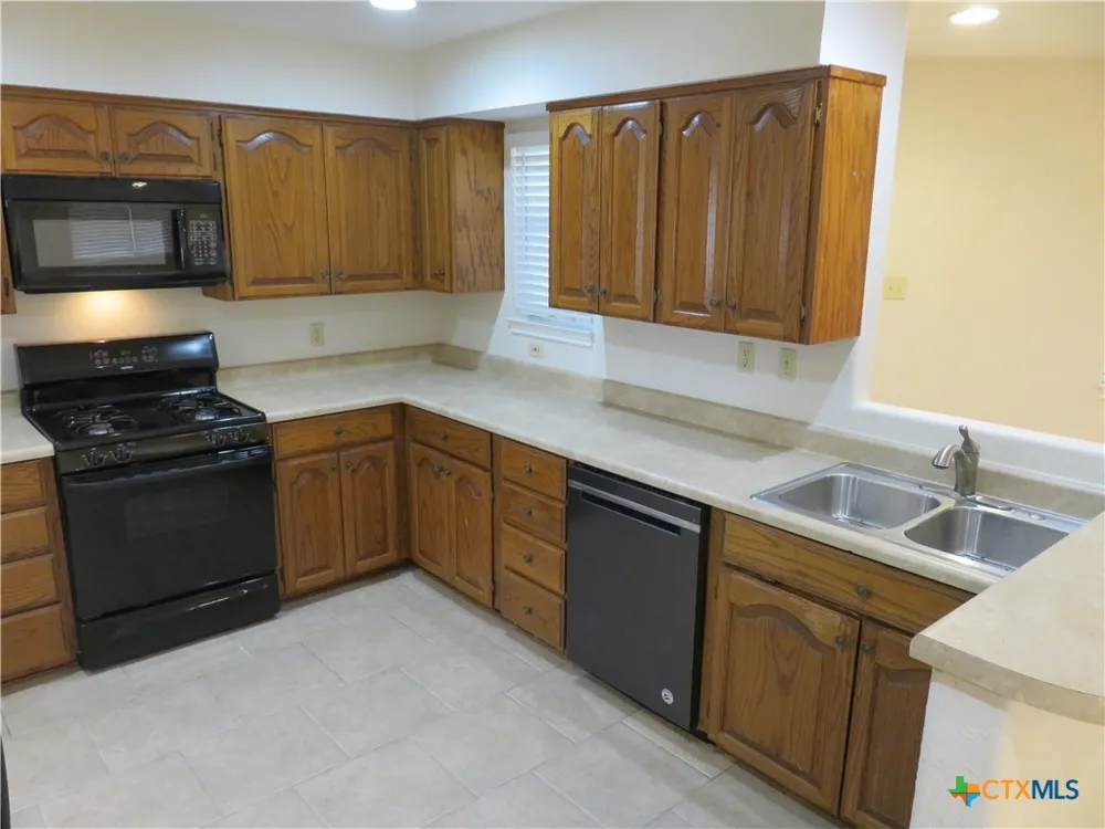 900 Boenig Street Seguin, TX 78155