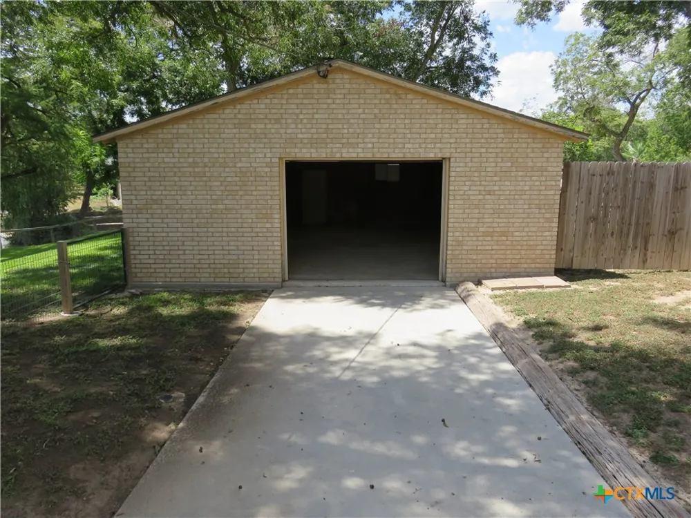 900 Boenig Street Seguin, TX 78155