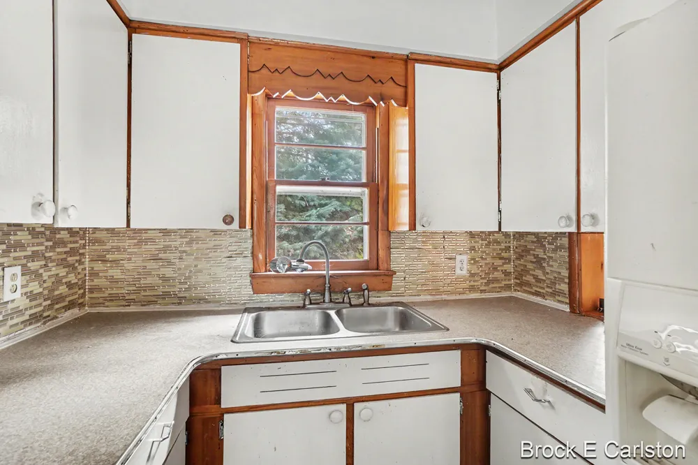 1442 Norwich Avenue Norton Shores, MI 49444