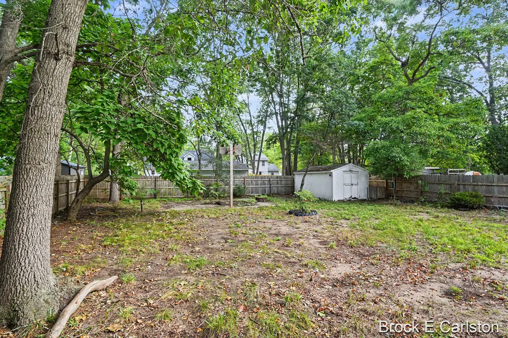 1442 Norwich Avenue Norton Shores, MI 49444