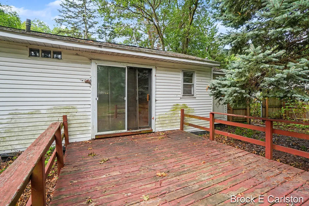 1442 Norwich Avenue Norton Shores, MI 49444