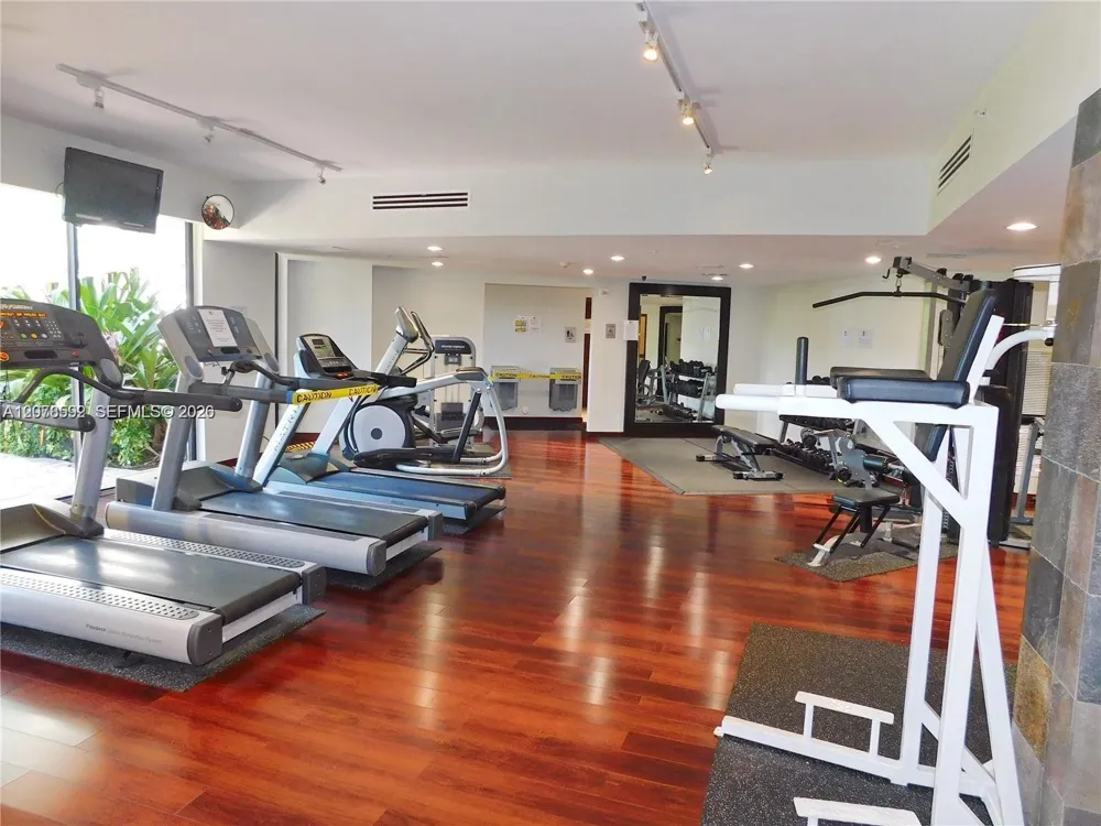 3300 NE 191 St #1002 Aventura, FL 33180