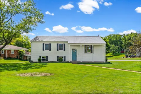 201 W Meadow Dr