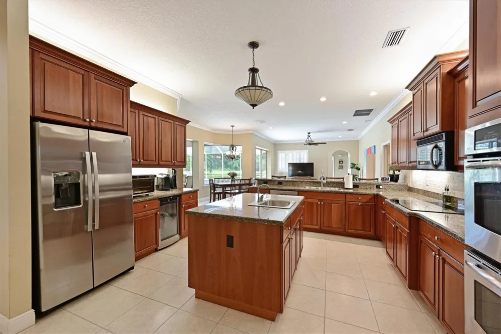 15201 21ST AVENUE E Bradenton, FL 34212