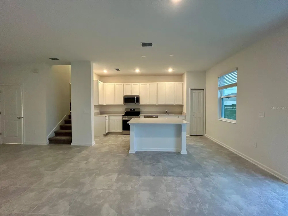 2943 SAVOIR AVENUE Davenport, FL 33837