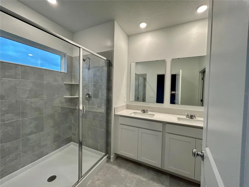 2943 SAVOIR AVENUE Davenport, FL 33837