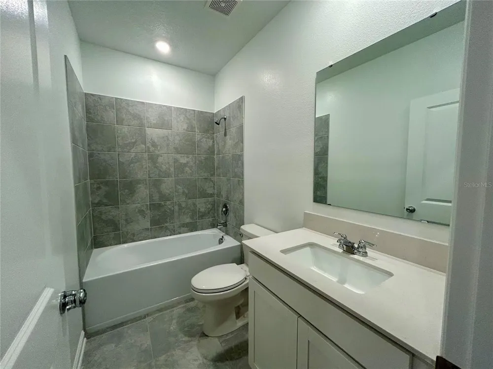 2943 SAVOIR AVENUE Davenport, FL 33837