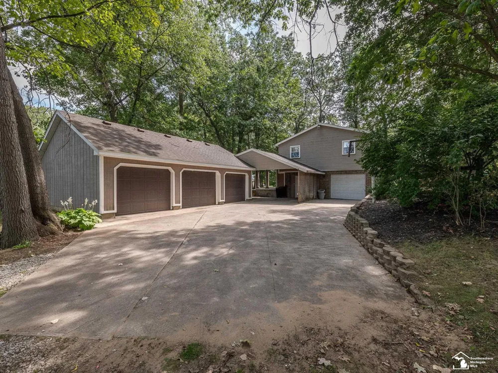 11589 Brookshire Drive Bedford Township, MI 48182