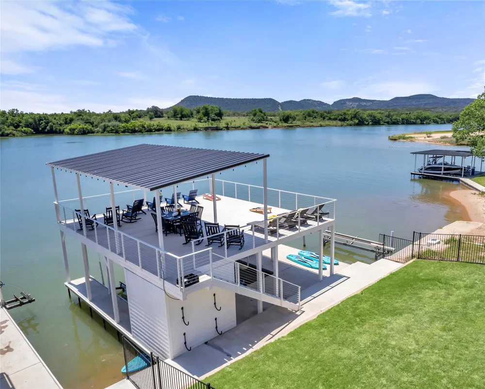 3208 River Oaks Drive Kingsland, TX 78639