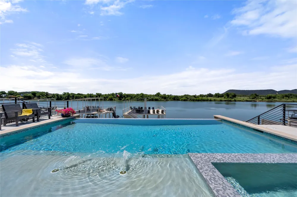 3208 River Oaks Drive Kingsland, TX 78639